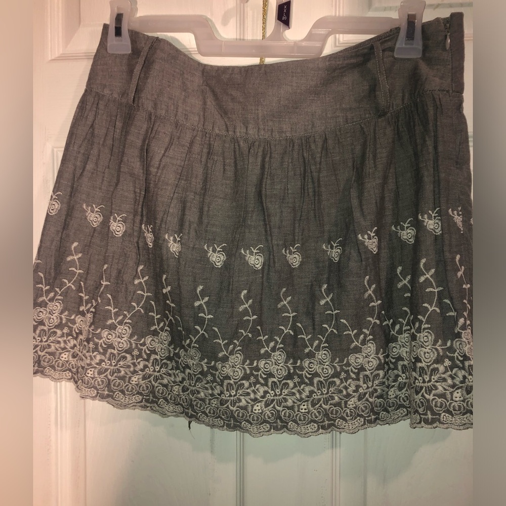 Size L (35” waist) lightweight 100% cotton w/ embroider summer skirt,